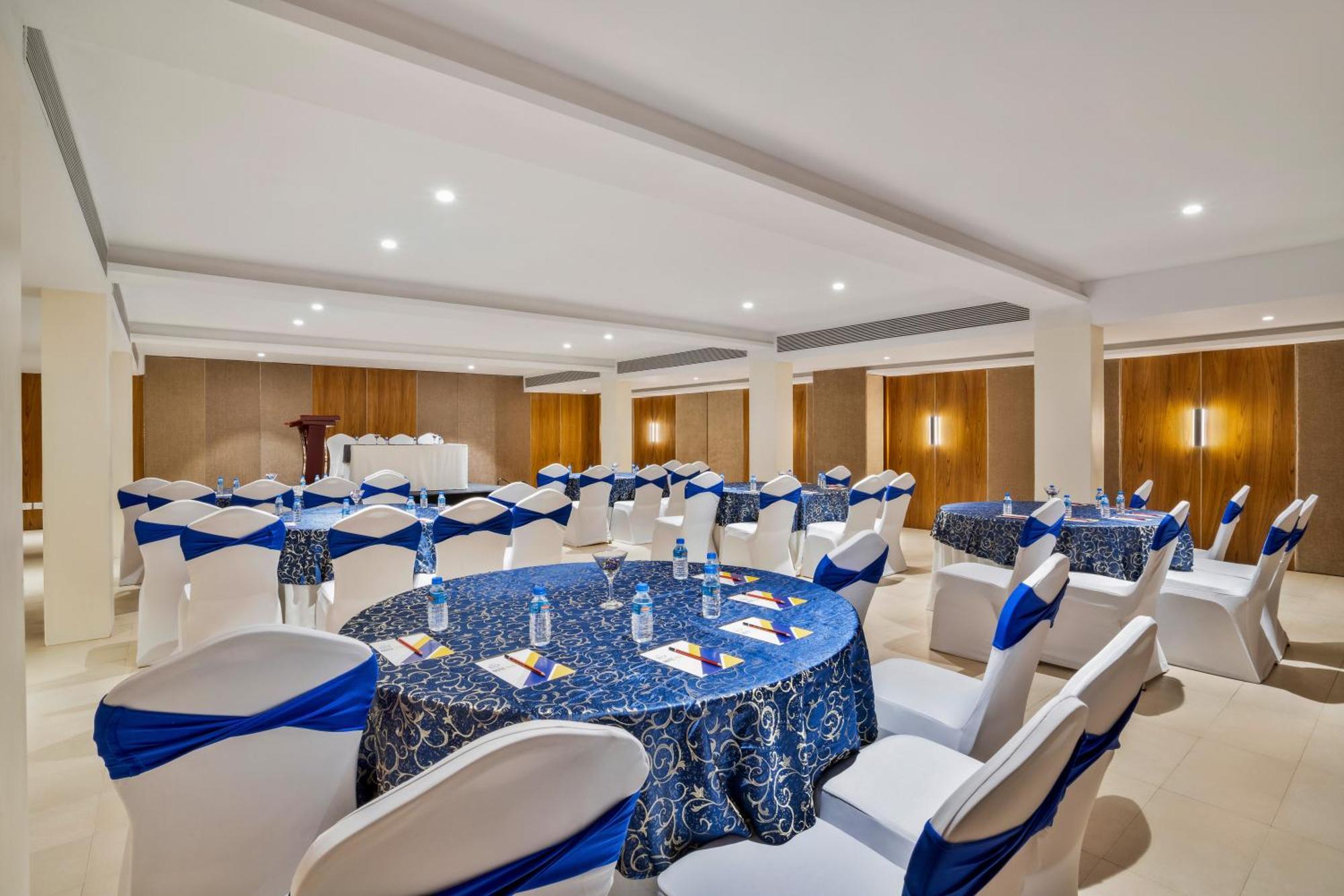 De Mandarin Hotel Goa 칸돌림 외부 사진